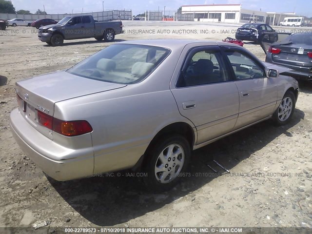 4T1BF22K11U959494 - 2001 TOYOTA CAMRY LE/XLE GOLD photo 4