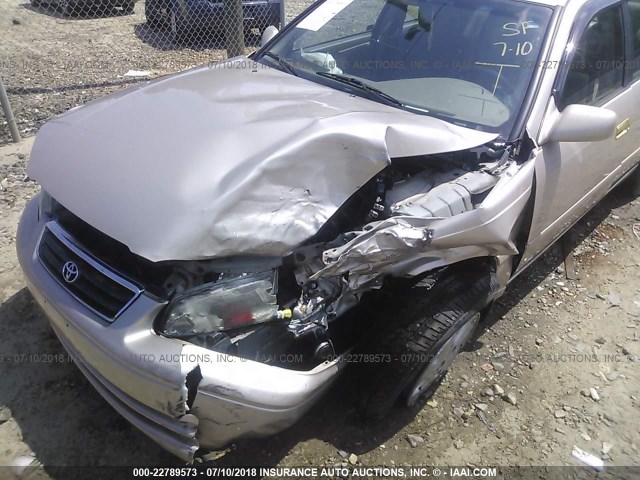 4T1BF22K11U959494 - 2001 TOYOTA CAMRY LE/XLE GOLD photo 6
