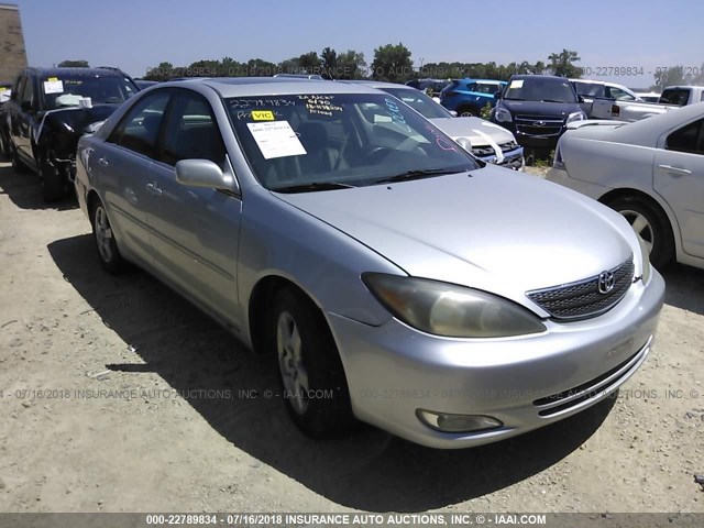 4T1BE32K12U594552 - 2002 TOYOTA CAMRY LE/XLE/SE 银色 照片 1