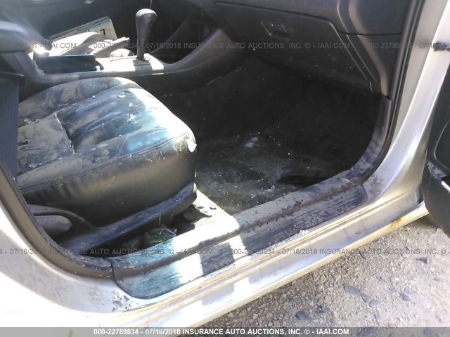 4T1BE32K12U594552 - 2002 TOYOTA CAMRY LE/XLE/SE 银色 照片 6