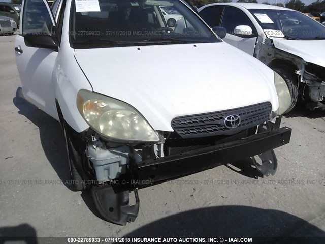 2T1KR32E15C501338 - 2005 TOYOTA COROLLA MATRIX XR WHITE photo 6