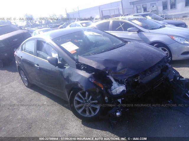 3KPFL4A77HE076807 - 2017 KIA FORTE LX/S GRAY photo 1