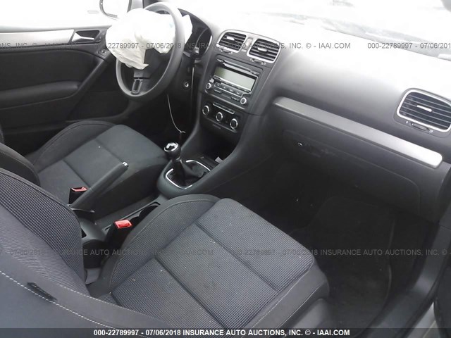 WVWAA7AJXBW249715 - 2011 VOLKSWAGEN GOLF SILVER photo 5