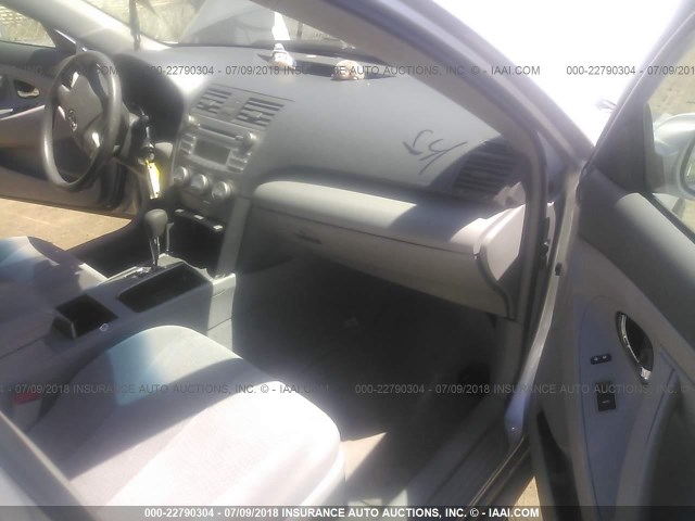 4T1BF3EK9AU574508 - 2010 TOYOTA CAMRY SE/LE/XLE 银色 照片 5