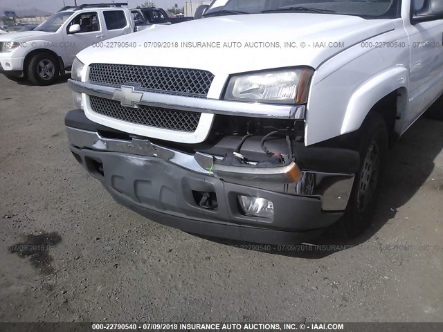 3GNEC12Z05G239881 - 2005 CHEVROLET AVALANCHE C1500 WHITE photo 6