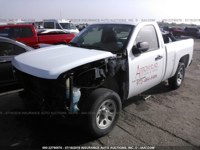 1GCNCPEX1BZ307137 - 2011 CHEVROLET SILVERADO C1500 WHITE photo 2