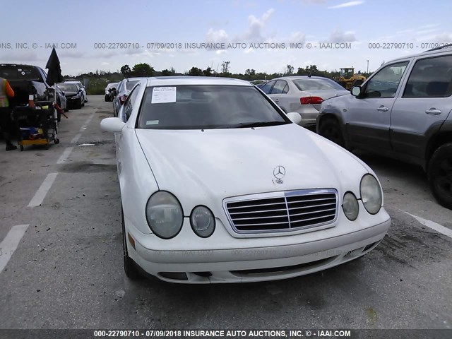 WDBLJ65G3XF084078 - 1999 MERCEDES-BENZ CLK 320 WHITE photo 6