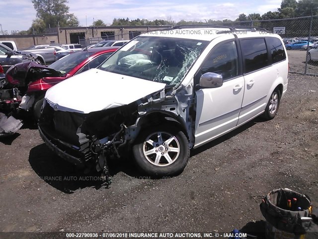 2A4RR8D10AR397886 - 2010 CHRYSLER TOWN & COUNTRY TOURING PLUS WHITE photo 2