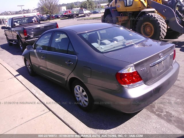 4T1BE30K66U668167 - 2006 TOYOTA CAMRY LE/XLE/SE ნაცრისფერი ფოტო 3
