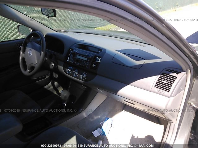 4T1BE30K66U668167 - 2006 TOYOTA CAMRY LE/XLE/SE ნაცრისფერი ფოტო 5