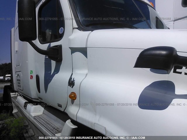 1FUJGLDR9BLAZ2507 - 2011 FREIGHTLINER CASCADIA 125  WHITE photo 1