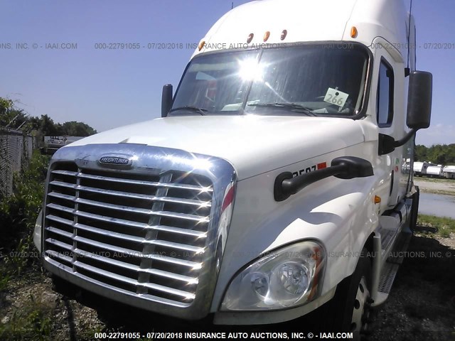 1FUJGLDR9BLAZ2507 - 2011 FREIGHTLINER CASCADIA 125  WHITE photo 2