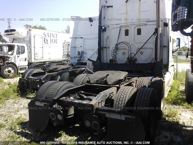 1FUJGLDR9BLAZ2507 - 2011 FREIGHTLINER CASCADIA 125  WHITE photo 4