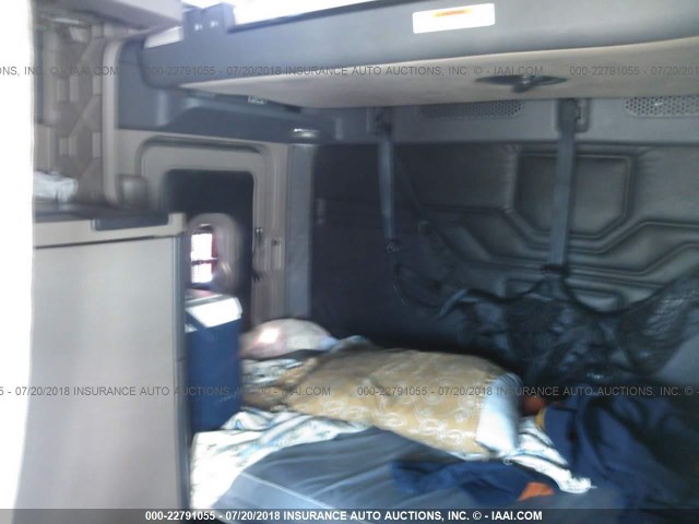 1FUJGLDR9BLAZ2507 - 2011 FREIGHTLINER CASCADIA 125  WHITE photo 7