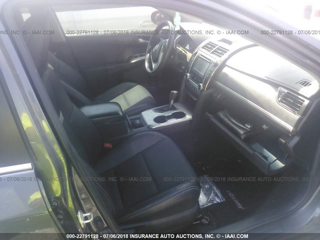 4T1BF1FKXCU595549 - 2012 TOYOTA CAMRY SE/LE/XLE GRAY photo 5