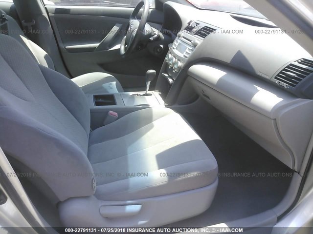 4T4BE46K58R019188 - 2008 TOYOTA CAMRY CE/LE/XLE/SE GRAY photo 5