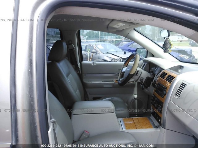 1A8HW58P37F577122 - 2007 CHRYSLER ASPEN LIMITED GOLD photo 5