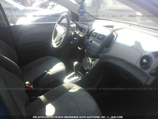 1G1JA5SH3E4124824 - 2014 CHEVROLET SONIC LS 蓝色 照片 5