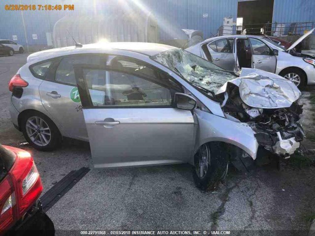 1FADP3K25HL259774 - 2017 FORD FOCUS SE SILVER photo 14