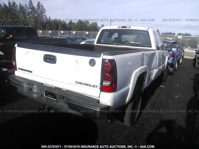 1GCHC29U35E263802 - 2005 CHEVROLET SILVERADO C2500 HEAVY DUTY WHITE photo 4