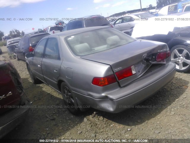 4T1BG22K0YU005472 - 2000 TOYOTA CAMRY CE/LE/XLE GOLD photo 3