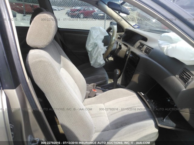 JT2BG22K2Y0419910 - 2000 TOYOTA CAMRY CE/LE/XLE 金色 照片 5
