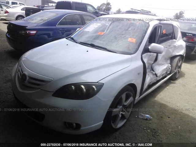 JM1BK144861502392 - 2006 MAZDA 3 HATCHBACK WHITE photo 6