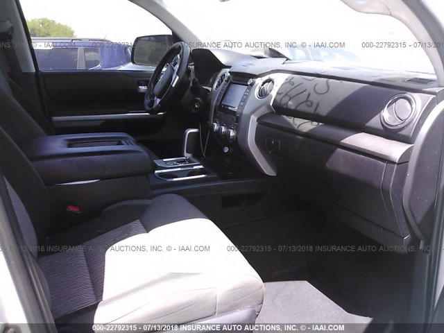 5TFUW5F19EX383741 - 2014 TOYOTA TUNDRA DOUBLE CAB SR/SR5 WHITE photo 5