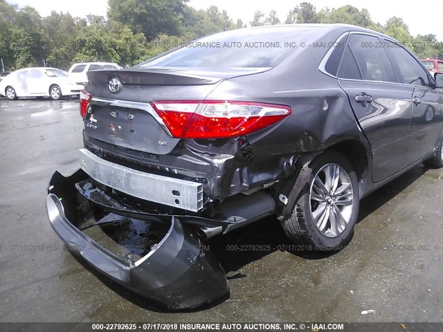 4T1BF1FK8GU133187 - 2016 TOYOTA CAMRY LE/XLE/SE/XSE GRAY photo 6