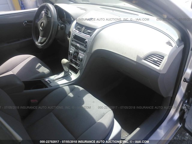 1G1ZB5EB7A4114072 - 2010 CHEVROLET MALIBU LS SILVER photo 5