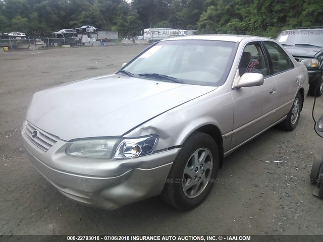 4T1BF22K2XU088033 - 1999 TOYOTA CAMRY LE/XLE 棕色 照片 2