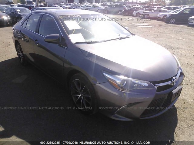 4T1BF1FK8FU492568 - 2015 TOYOTA CAMRY LE/XLE/SE/XSE GRAY photo 1