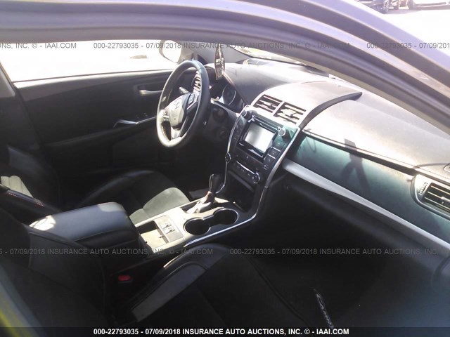 4T1BF1FK8FU492568 - 2015 TOYOTA CAMRY LE/XLE/SE/XSE GRAY photo 5