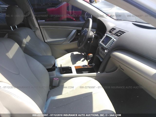 4T1BK46K89U585575 - 2009 TOYOTA CAMRY SE/LE/XLE თეთრი ფოტო 5