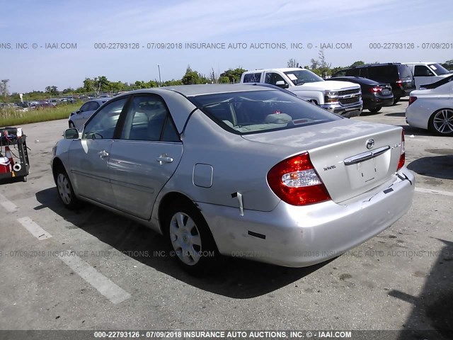4T1BE32K13U248308 - 2003 TOYOTA CAMRY LE/XLE/SE ვერცხლისფერი ფოტო 3