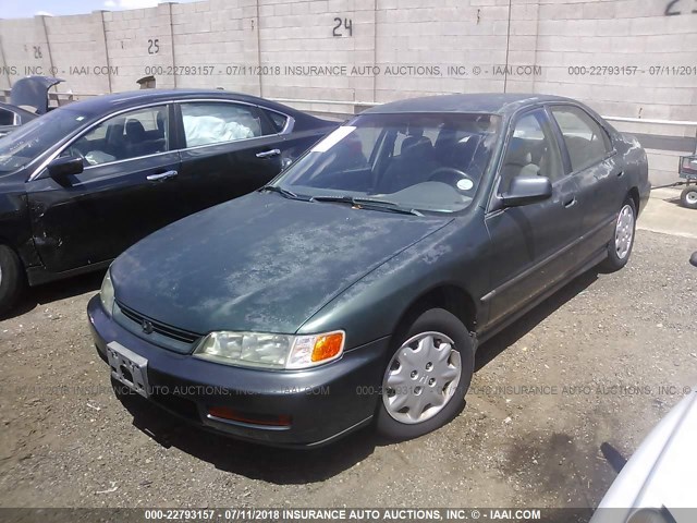 1HGCD5636VA201498 - 1997 HONDA ACCORD LX/EX GREEN photo 2