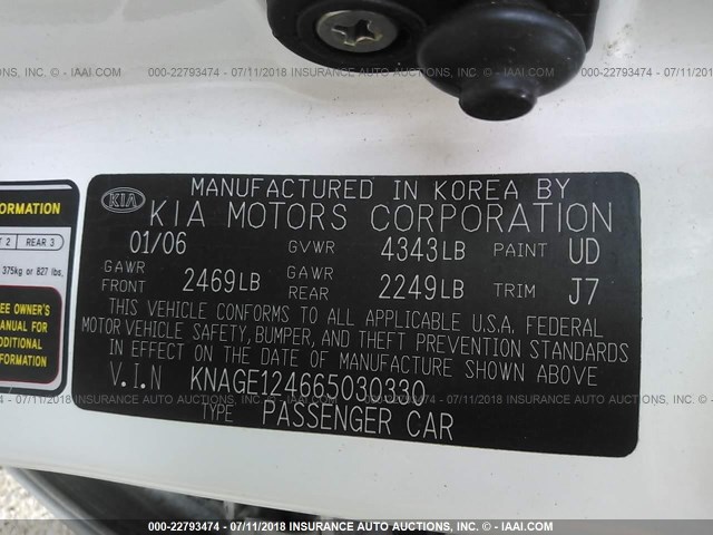 KNAGE124665030330 - 2006 KIA OPTIMA LX/EX WHITE photo 9