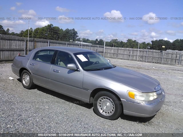 1LNHM81W8XY684618 - 1999 LINCOLN TOWN CAR EXECUTIVE SILVER photo 1