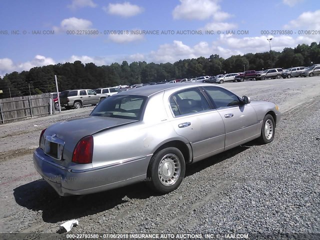 1LNHM81W8XY684618 - 1999 LINCOLN TOWN CAR EXECUTIVE SILVER photo 4