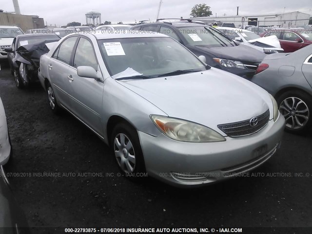 4T1BE32K92U577238 - 2002 TOYOTA CAMRY LE/XLE/SE Gümüş foto 1