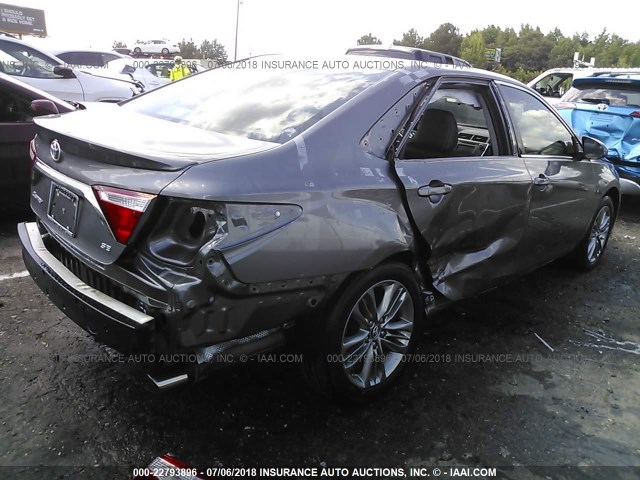 4T1BF1FK9HU635515 - 2017 TOYOTA CAMRY LE/XLE/SE/XSE 灰色 照片 4