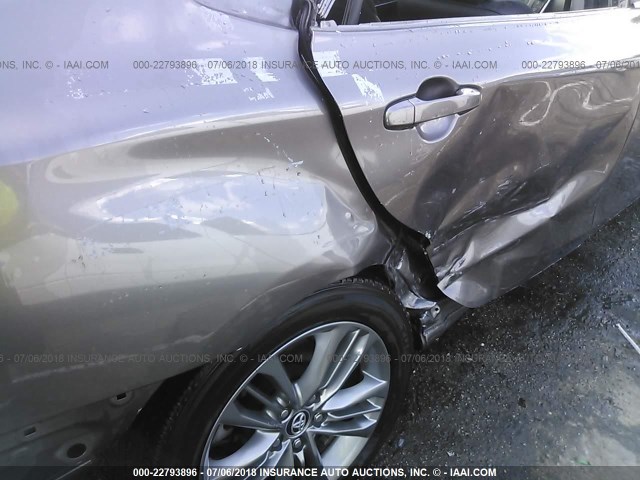 4T1BF1FK9HU635515 - 2017 TOYOTA CAMRY LE/XLE/SE/XSE 灰色 照片 6