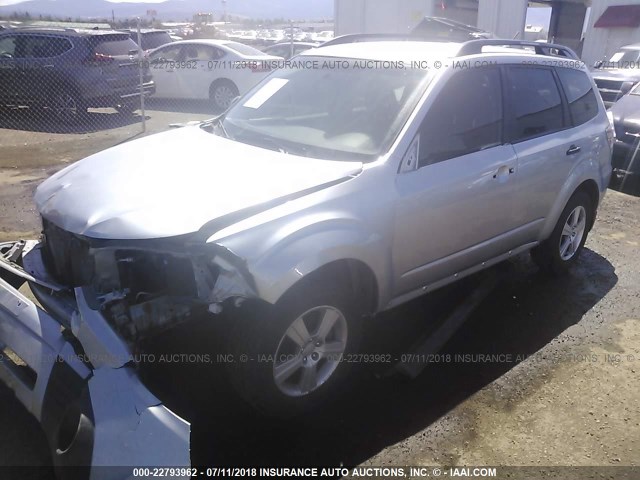 JF2SHABC3DH426532 - 2013 SUBARU FORESTER 2.5X SILVER photo 2