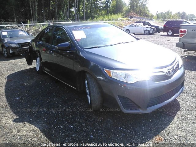 4T4BF1FKXCR176090 - 2012 TOYOTA CAMRY SE/LE/XLE GRAY photo 1