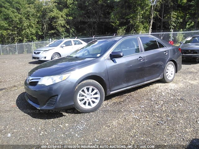 4T4BF1FKXCR176090 - 2012 TOYOTA CAMRY SE/LE/XLE GRAY photo 2