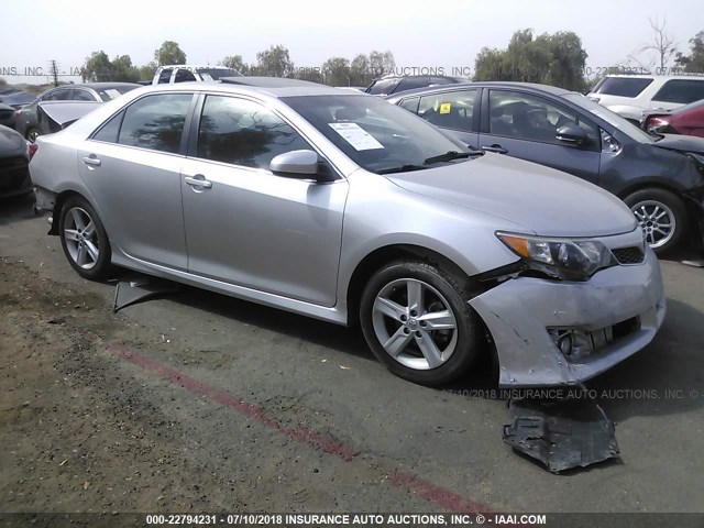 4T1BF1FK6CU133960 - 2012 TOYOTA CAMRY SE/LE/XLE 银色 照片 1
