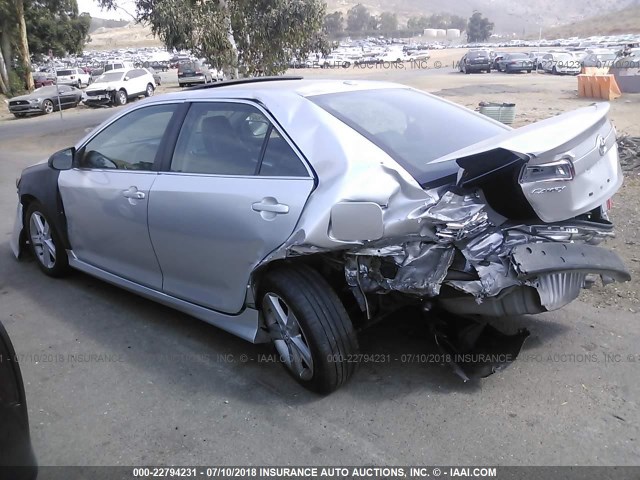 4T1BF1FK6CU133960 - 2012 TOYOTA CAMRY SE/LE/XLE 银色 照片 3