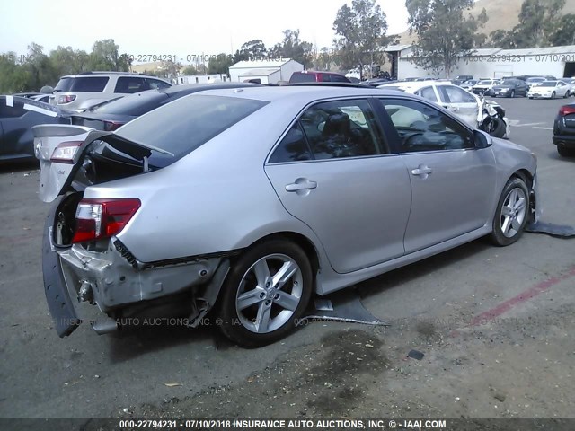 4T1BF1FK6CU133960 - 2012 TOYOTA CAMRY SE/LE/XLE 银色 照片 4