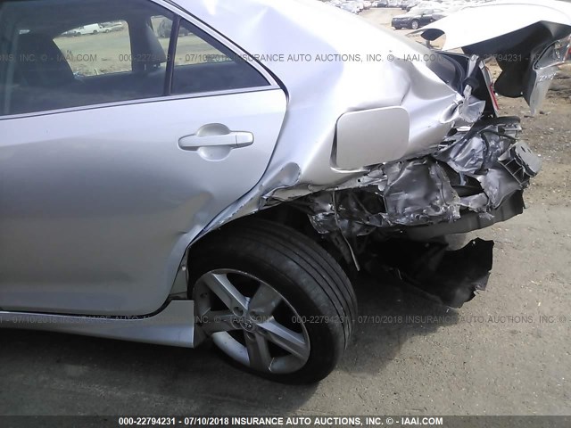 4T1BF1FK6CU133960 - 2012 TOYOTA CAMRY SE/LE/XLE 银色 照片 6