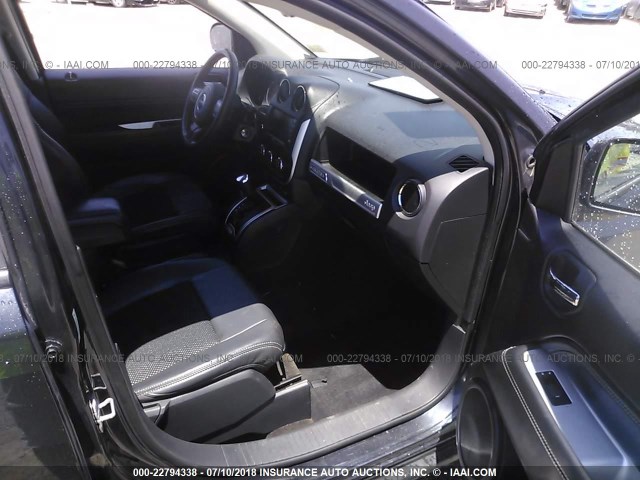 1C4NJCEAXED643316 - 2014 JEEP COMPASS LATITUDE 黑色 照片 5